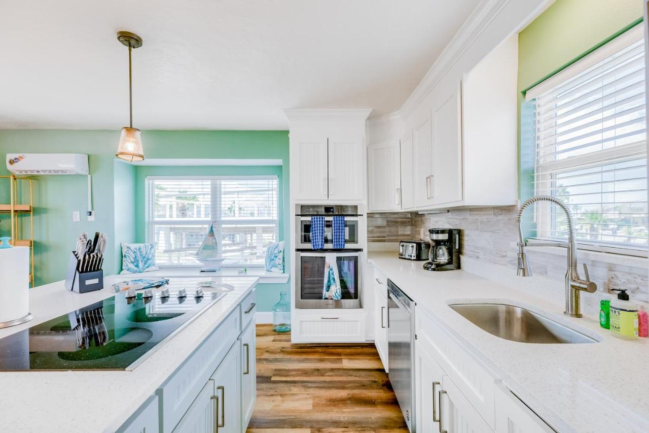 The Quirky Whale Villa Surfside Beach Exterior photo