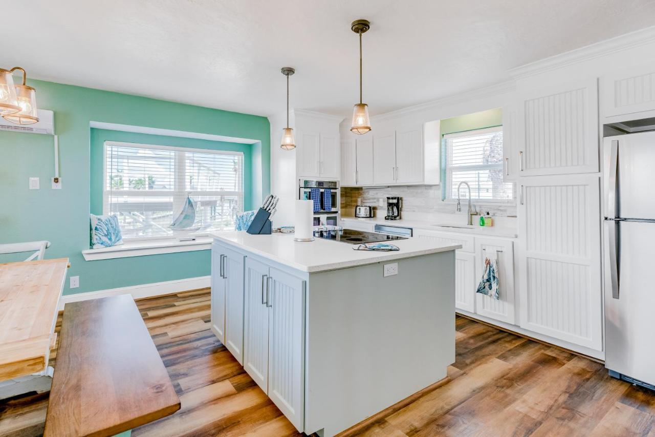The Quirky Whale Villa Surfside Beach Exterior photo