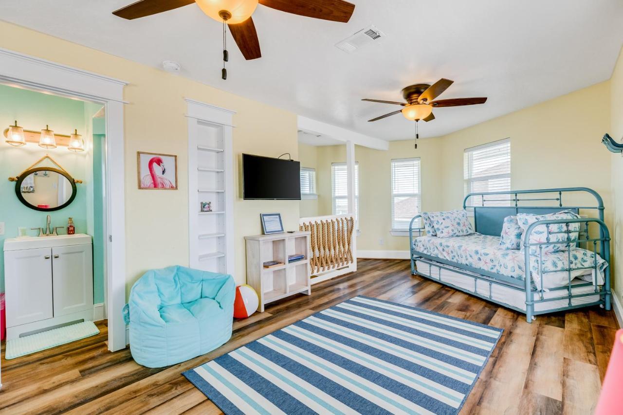 The Quirky Whale Villa Surfside Beach Exterior photo